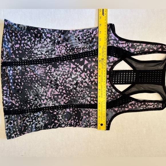 Athletic EVCR women’s ventilated tank top in size Medium.  J15 - Picture 7 of 9